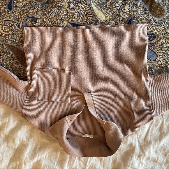 Alter’d State cropped sweater - Picture 3 of 3